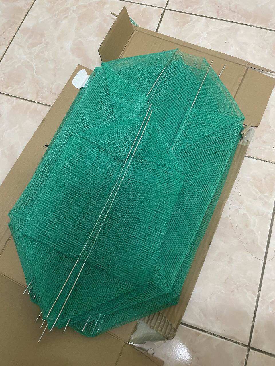 Lồng tách đẻ cá Guppy cho khay 7 lít
