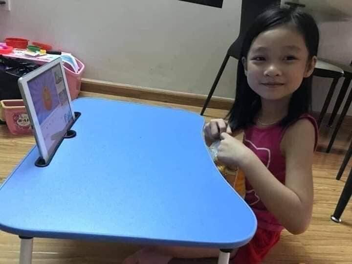 BÀN GẤP GỌN CÓ KHE KẸP IPAT