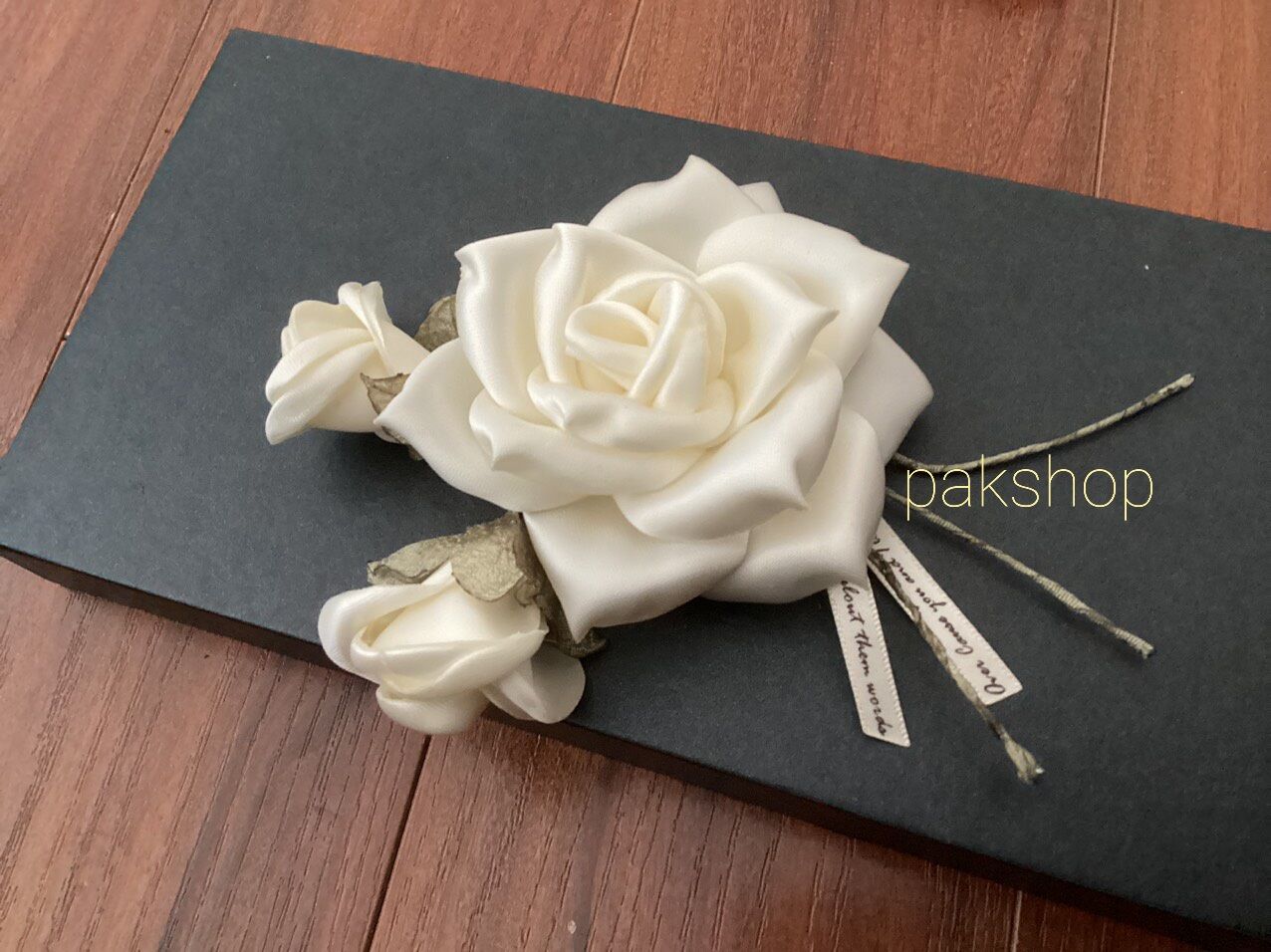 Chùm hoa hồng cài áo handmade
