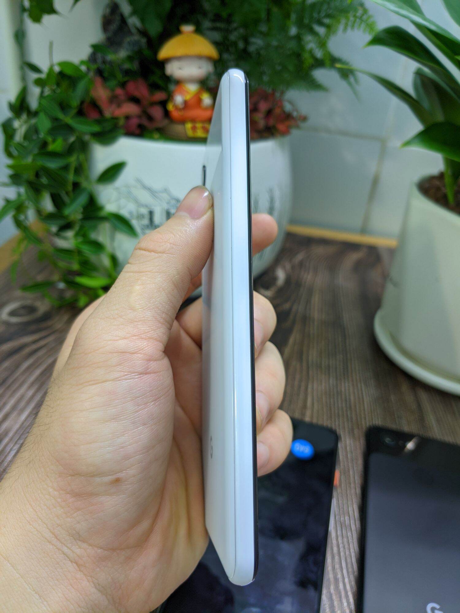 Điện thoại GOOGLE PIXEL 3 nhỏ gọn, máy phụ cực chất