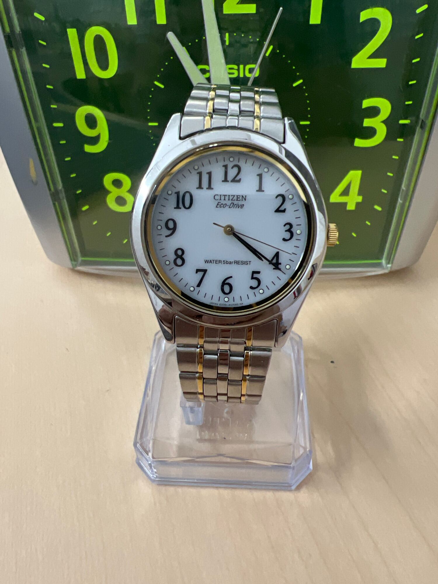 Đồng hồ Citizen Eco drive mặt trắng demi vàng, dây khoá nguyên zin