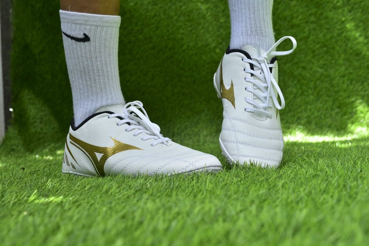 Giày đá bóng 3 sọc đế cao su size 39-43 (đã khâu Full đế)