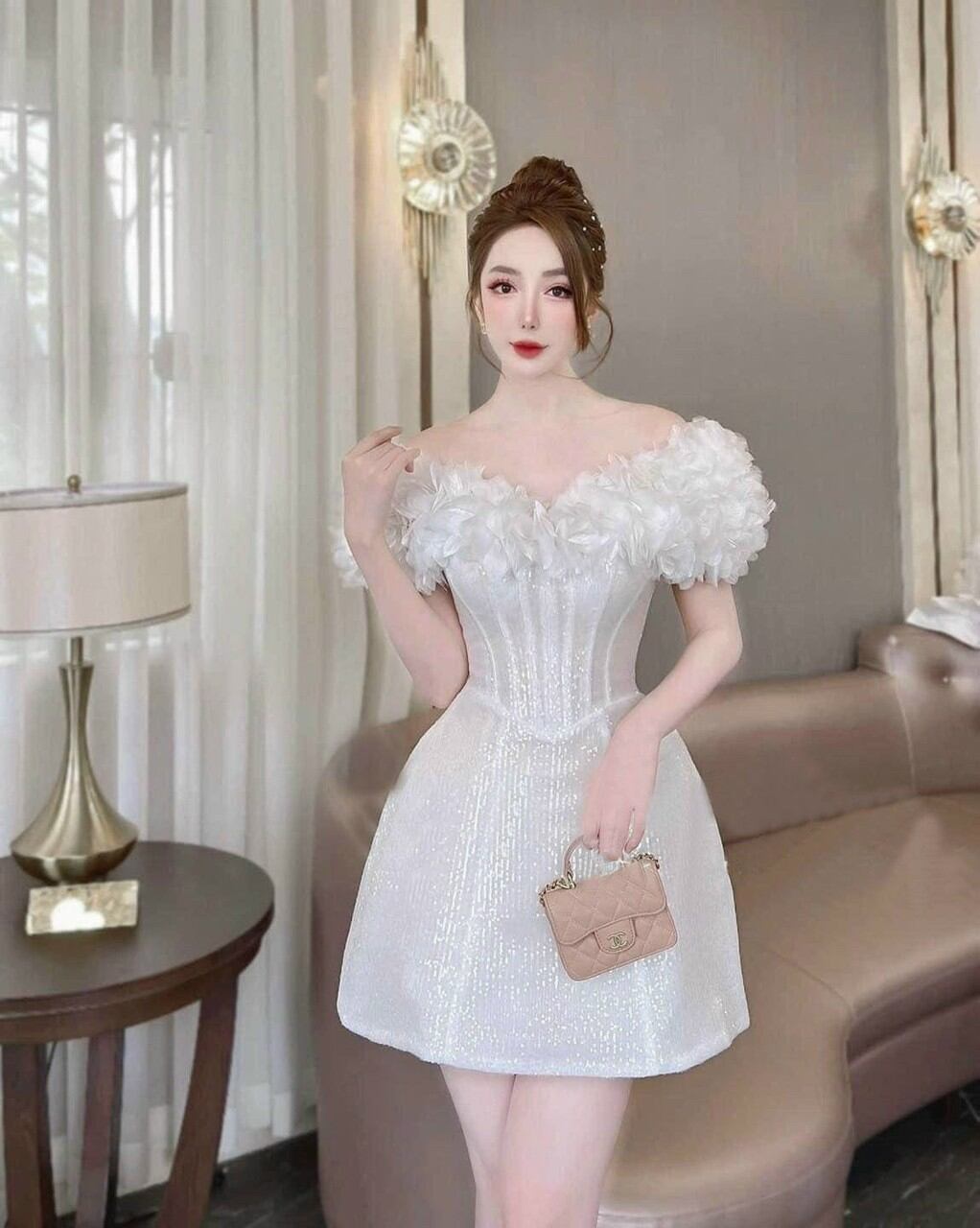 ĐẦM TRỄ VAI ĐÍNH HOA( kèm ảnh thật )