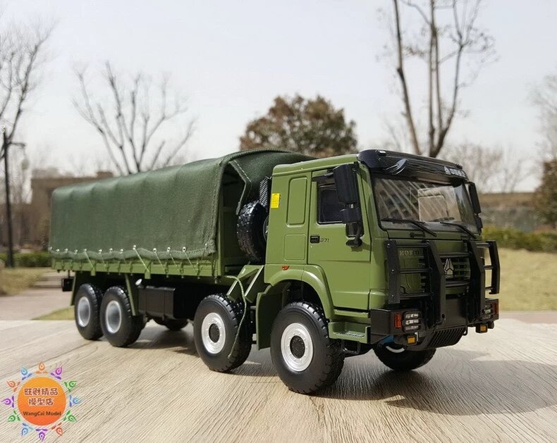 Mô hình xe tải HoWo quân sự 8x8 hợp kim 1:24