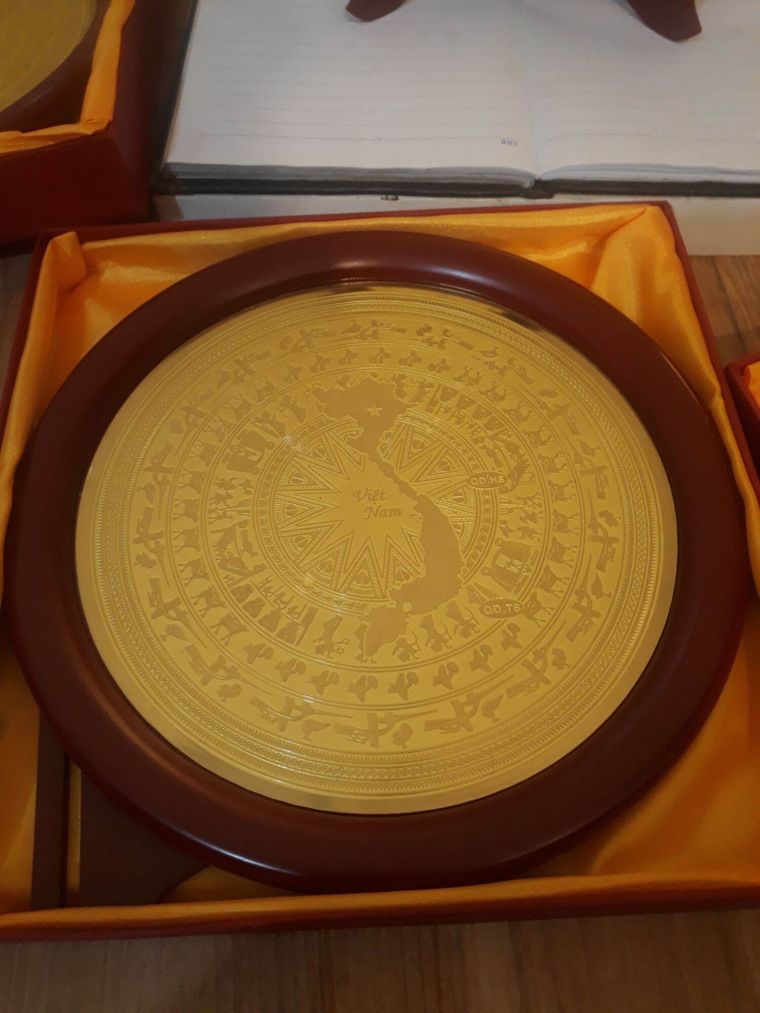 Quà lưu niệm bằng đồng cao cấp 23cm