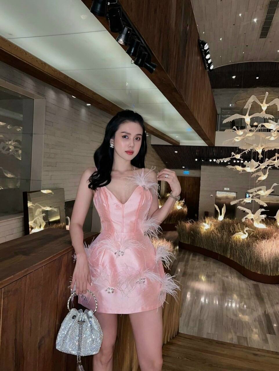 ĐẦM SUÔNG ĐÍNH LÔNG KẾT ĐÁ