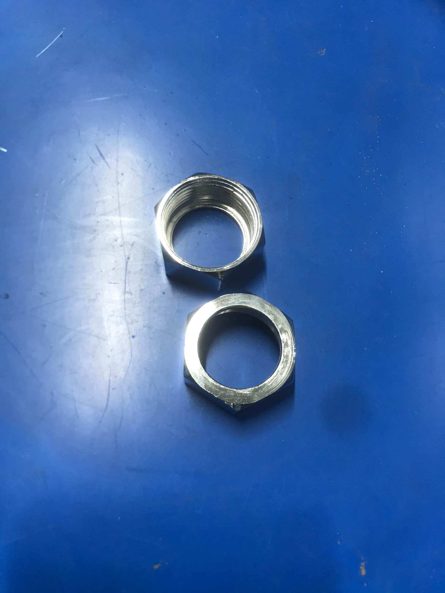 Ốc chân sen tắm, 1 chiếc