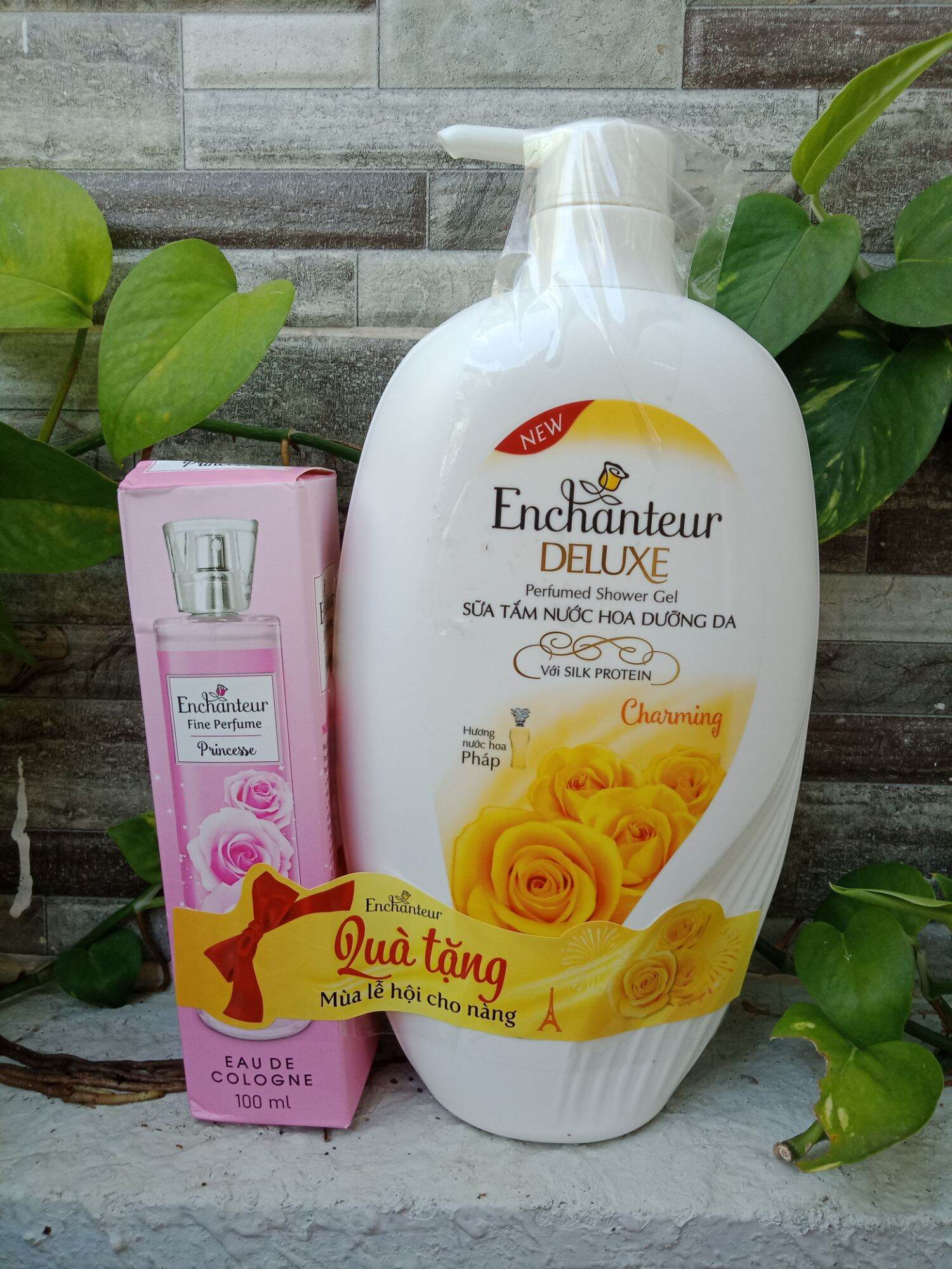 (Tặng nước hoa fullsize) Sữa tắm Enchanteur charming 900g