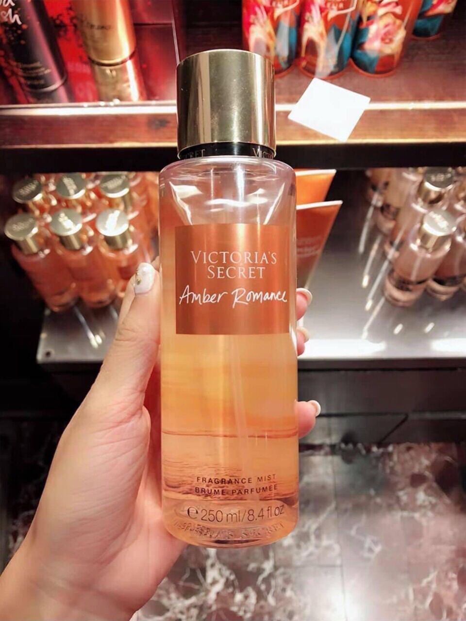 Xịt thơm Victoria Serect body mist mùi Amber Romance
