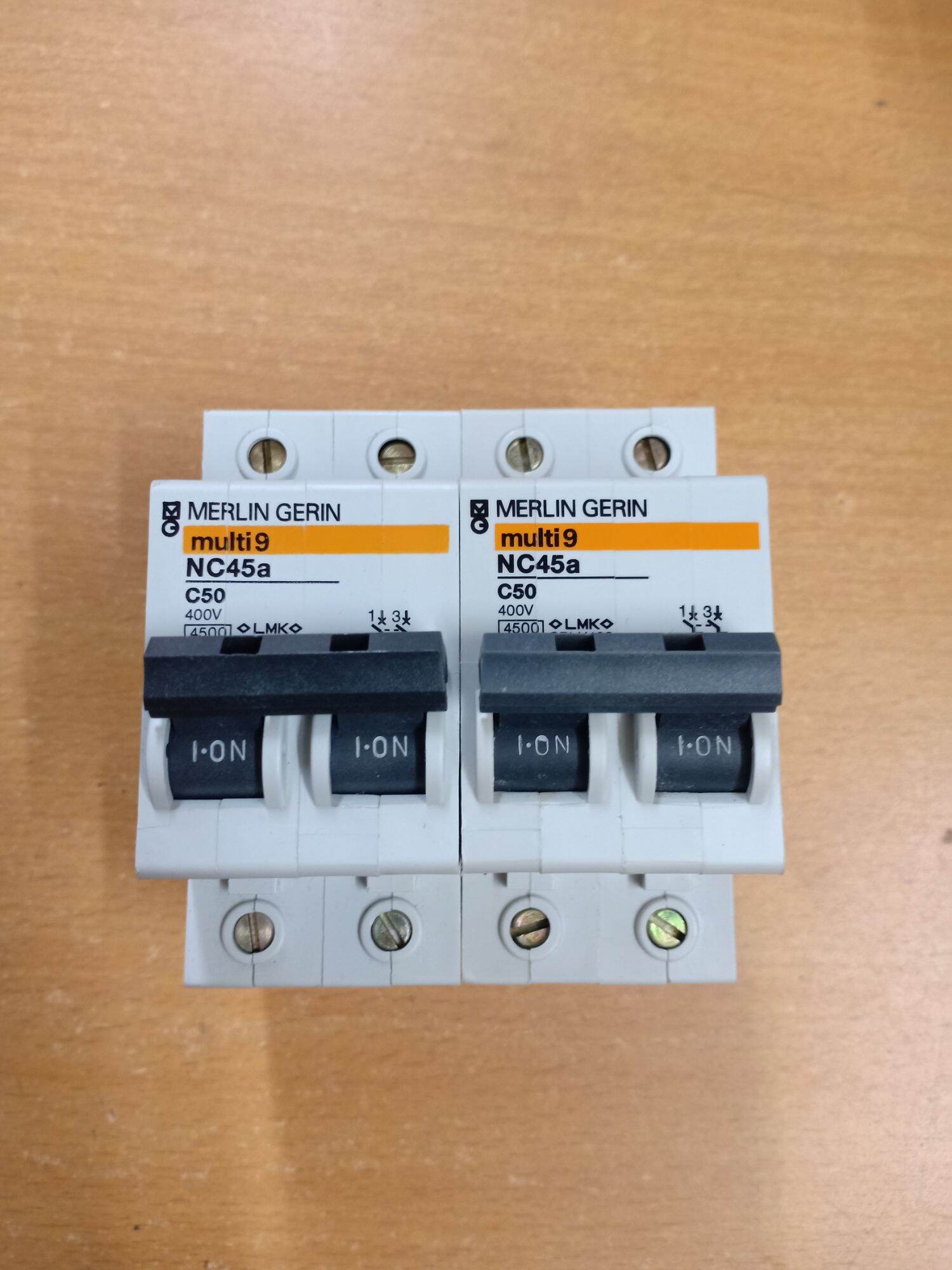 Át-attomat chống chập,quá tải 2 pha 50A Schneider-multi9