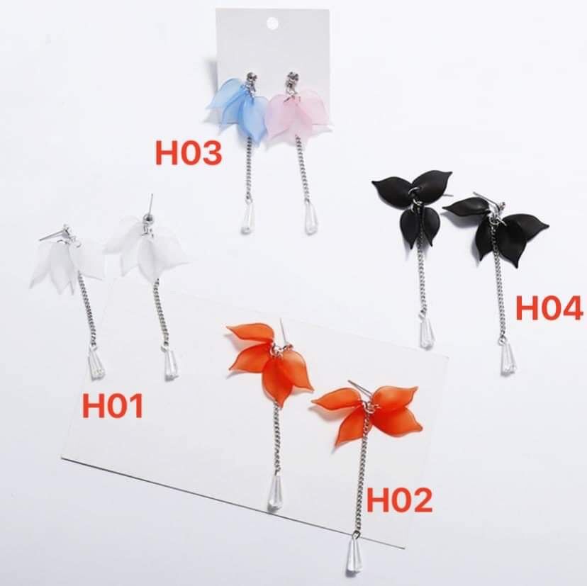 Khuyên tai tiểu thư phong cách Hàn Quốc
