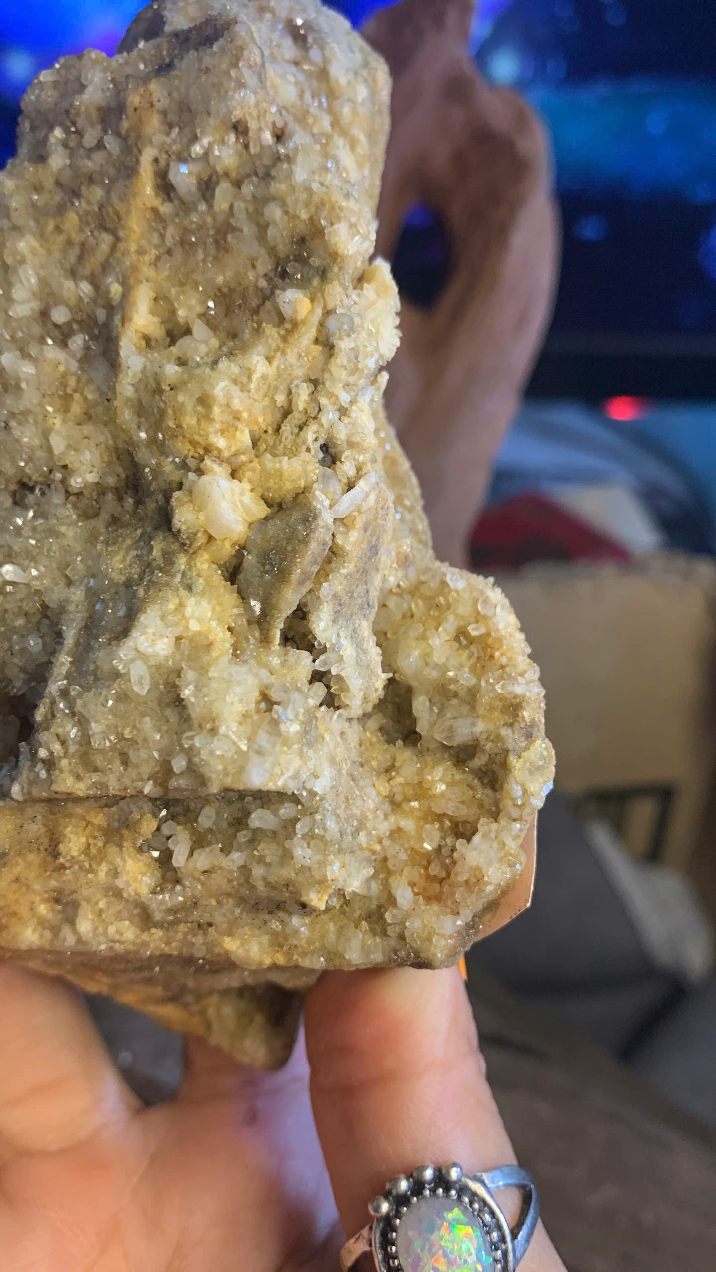 Viên đá Thạch Anh vàng Citrine san hô hốc đá nụ tinh thể lấp lánh 900