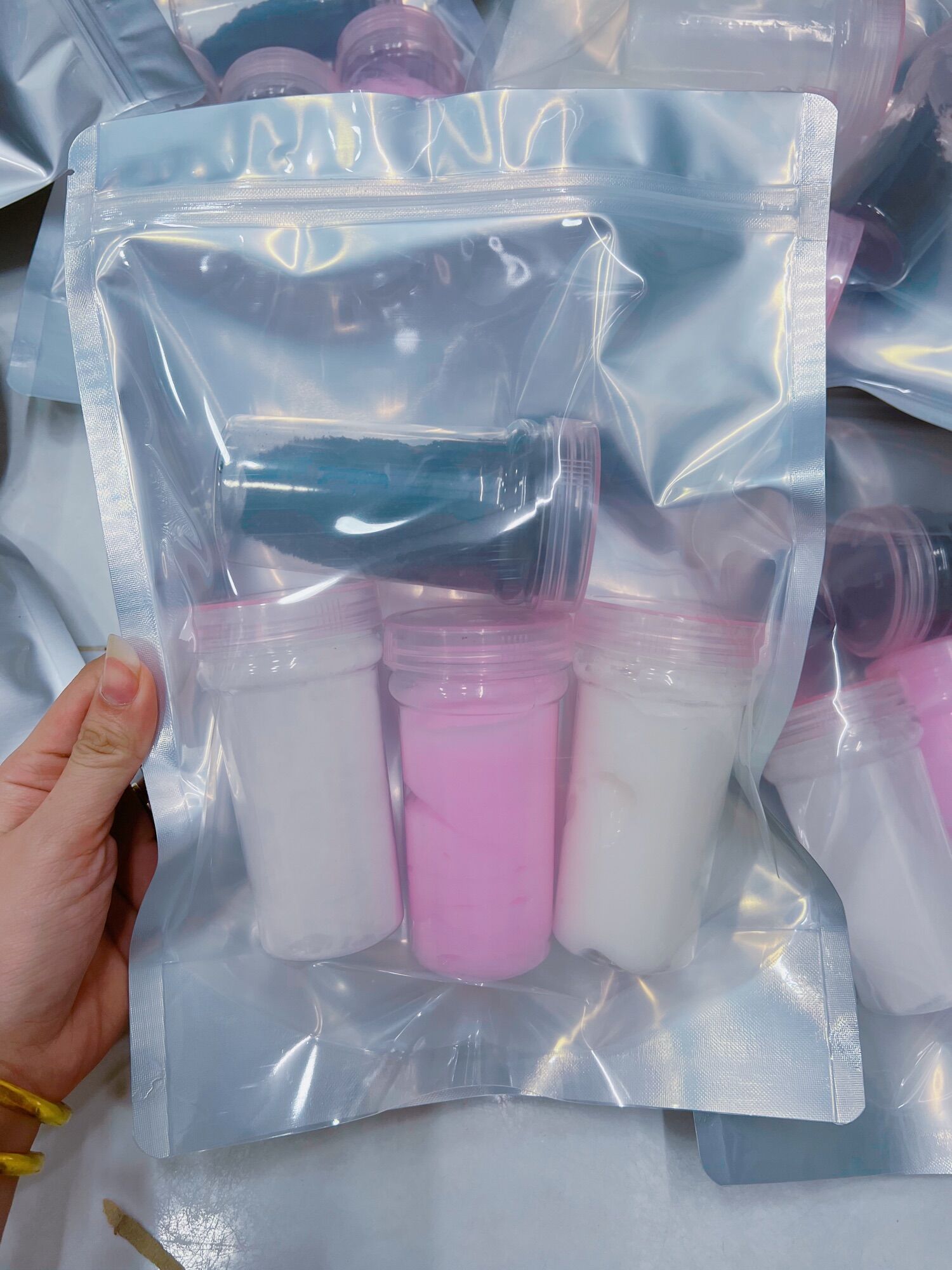 Set túi zip 4 chai tắm tẩy trắng cấp tốc Kimmy