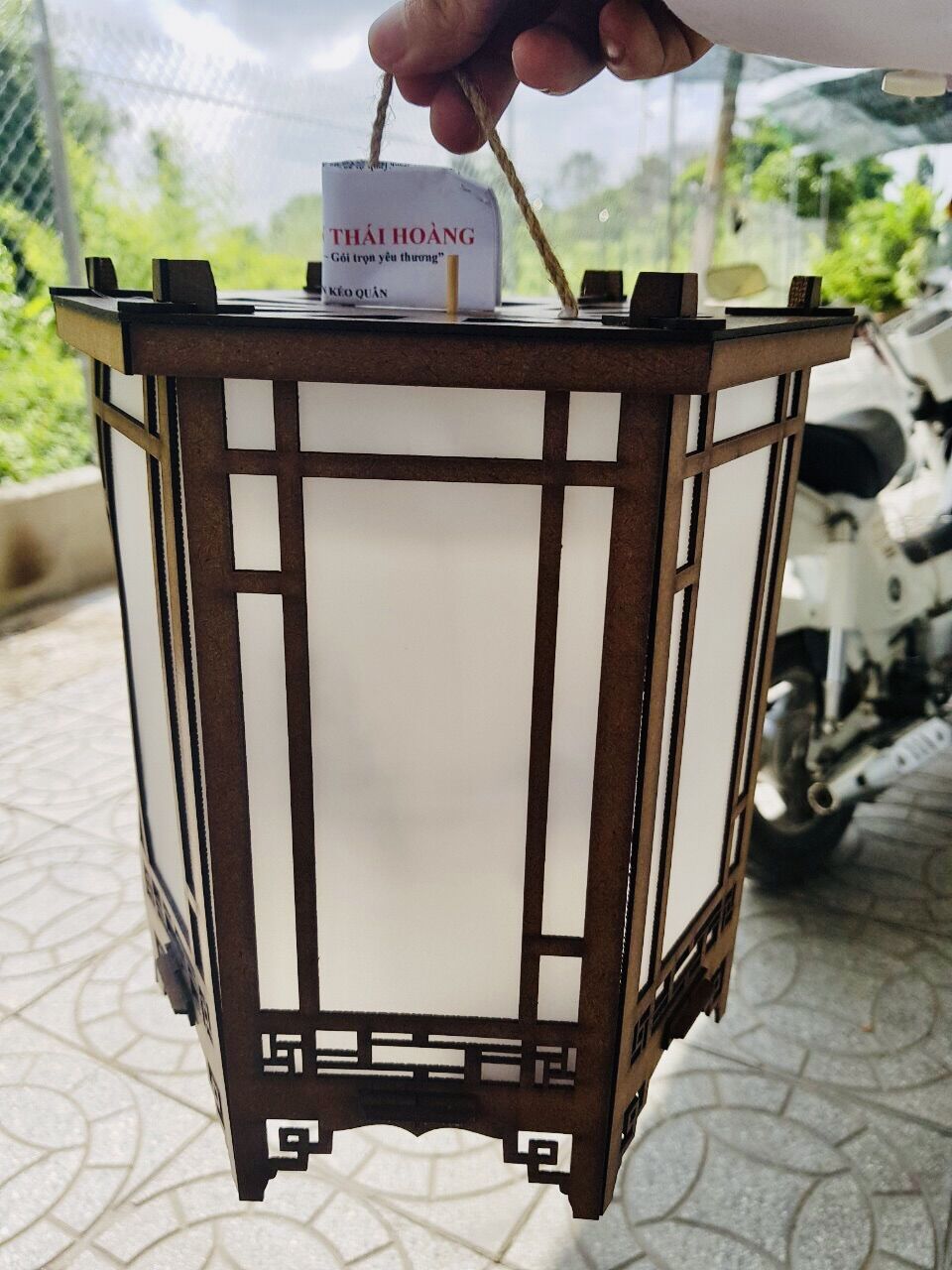 Đèn kéo quân gỗ xài nến chiều cao 24cm