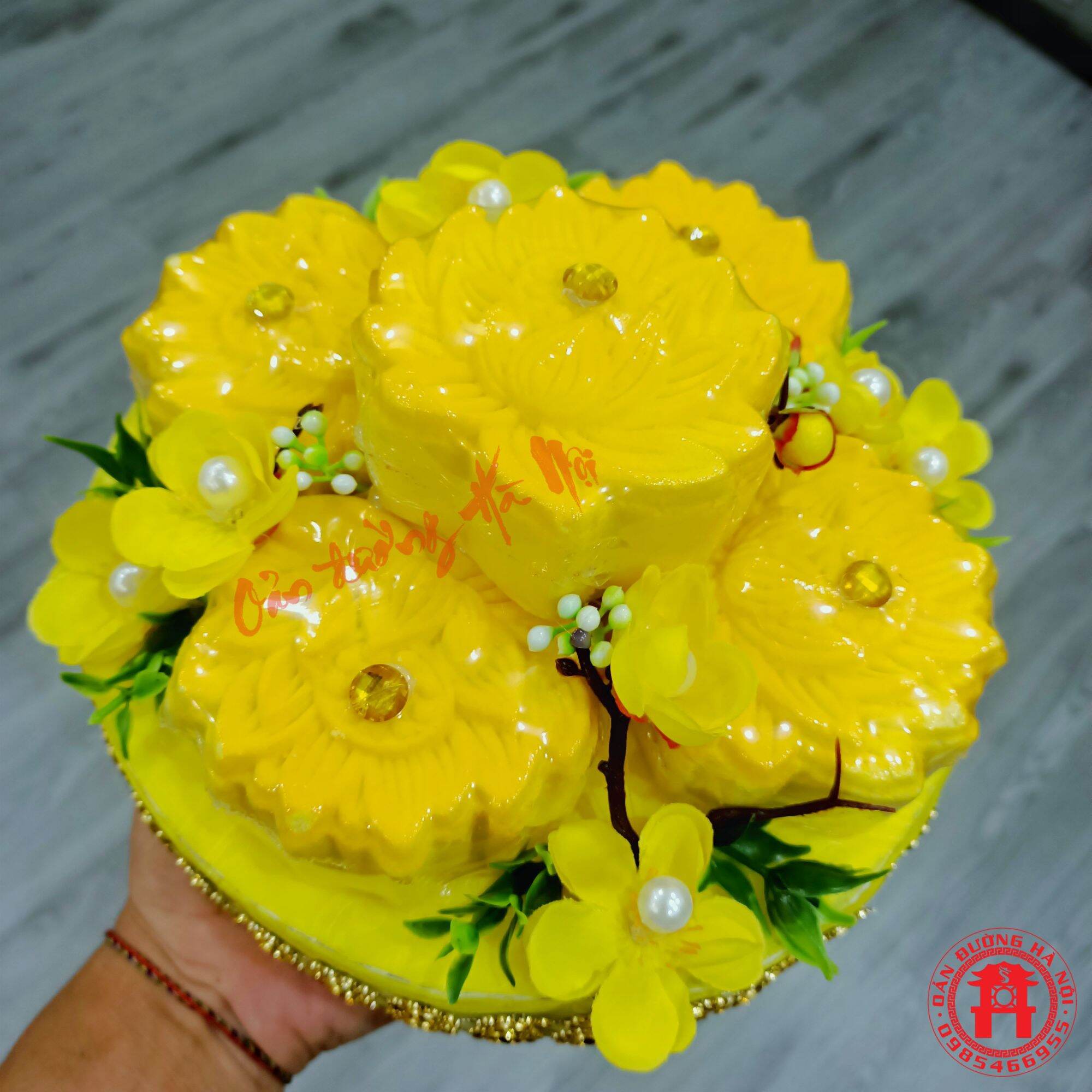Oản sen dâng ban Phật, ban thờ gia tiên, ban thần tài