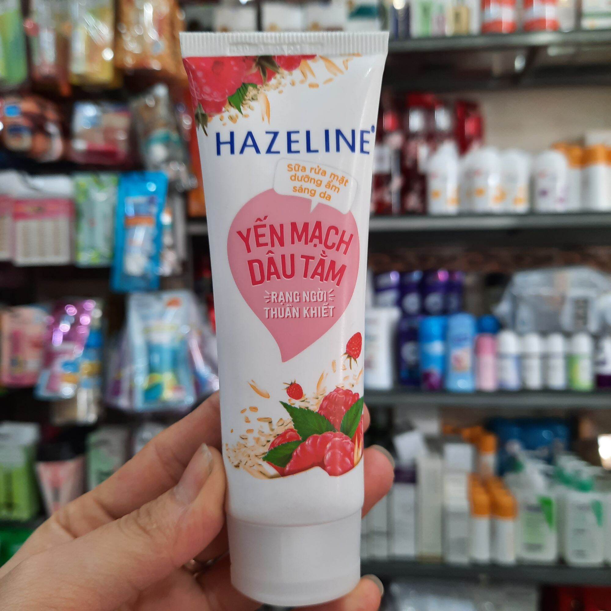 Sữa rữa mặt hazeline yến mạch dâu tằm 50g