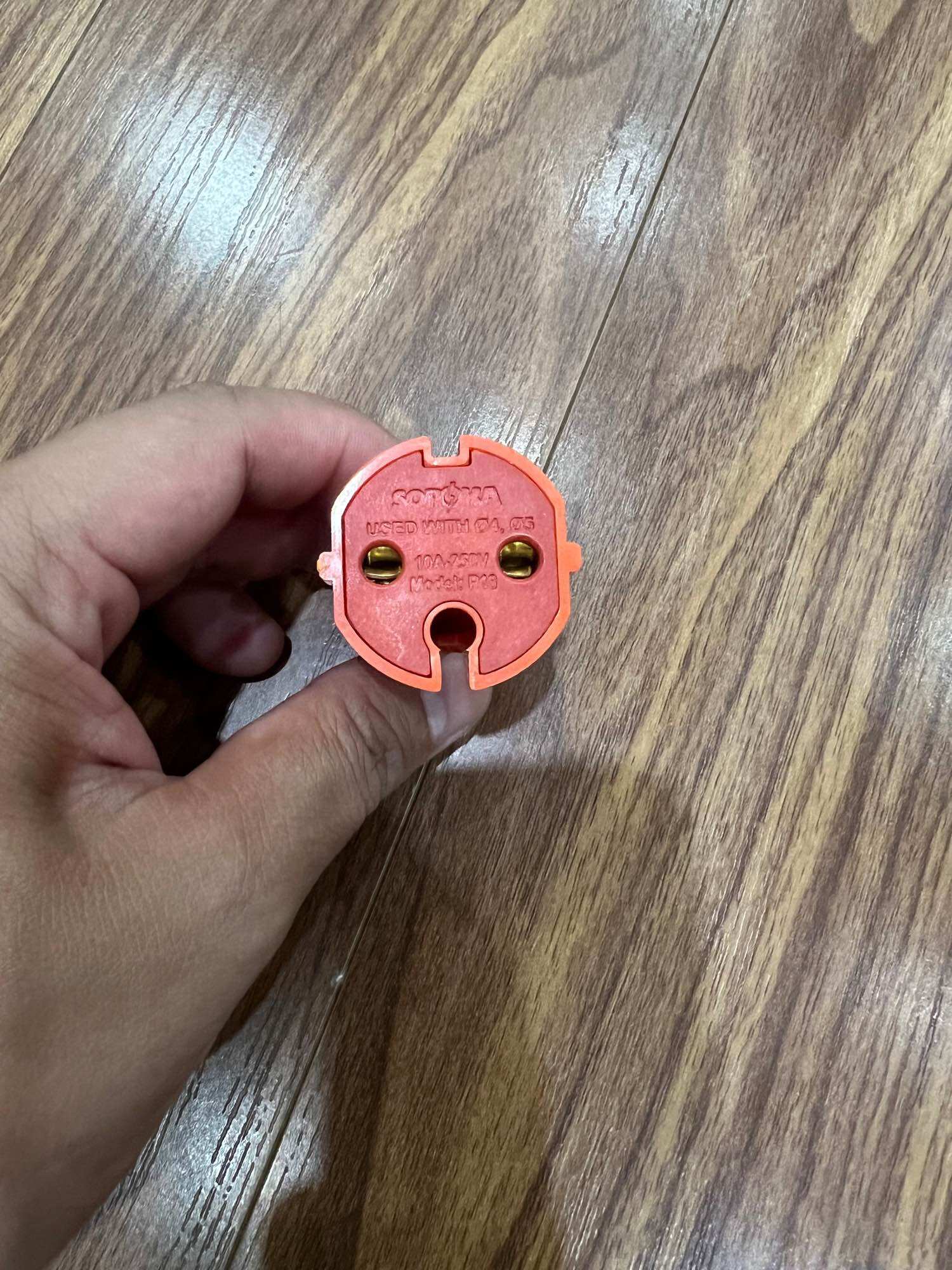 Phích cắm âm tự đấu chịu tải 3000W