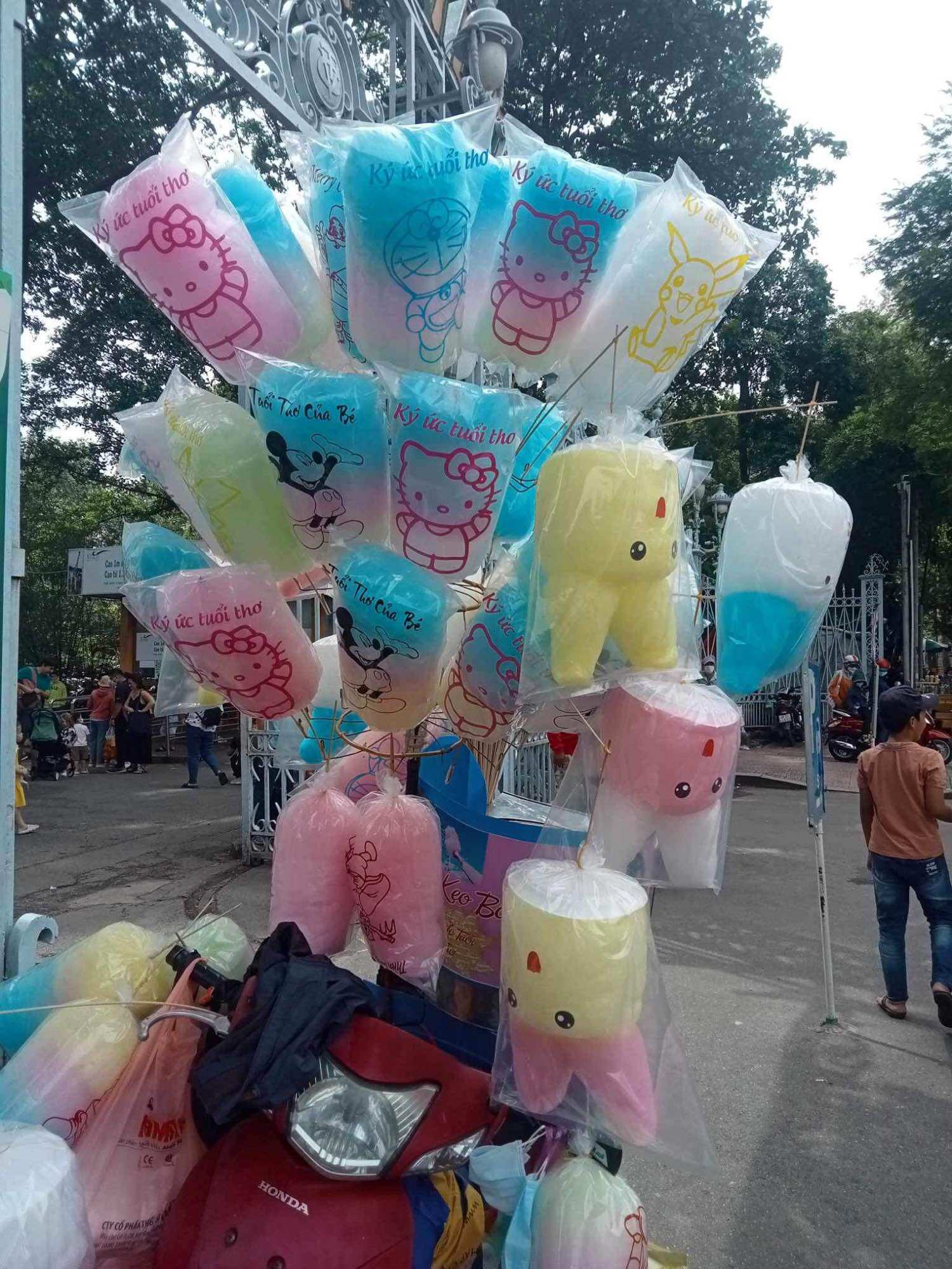 Bọc đựng kẹo bông gòn ( in hình hellokiti) 1kg