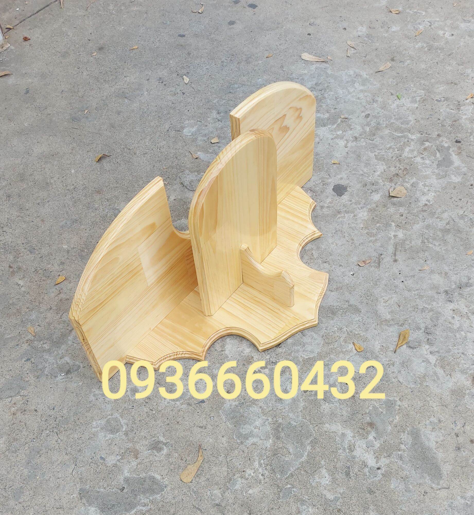 Kệ thờ gỗ thông 3 tầng thấp ở giữa - kệ thờ công giáo có nhiều kt 50cm 60cm 70cm 80cm