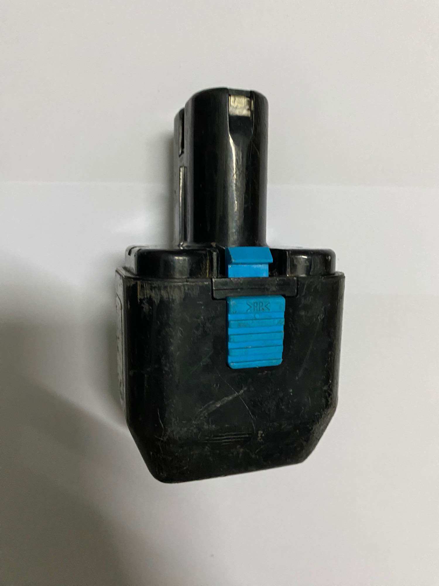 Pin lion 12v Hitachi chọt( vỏ zin cũ)