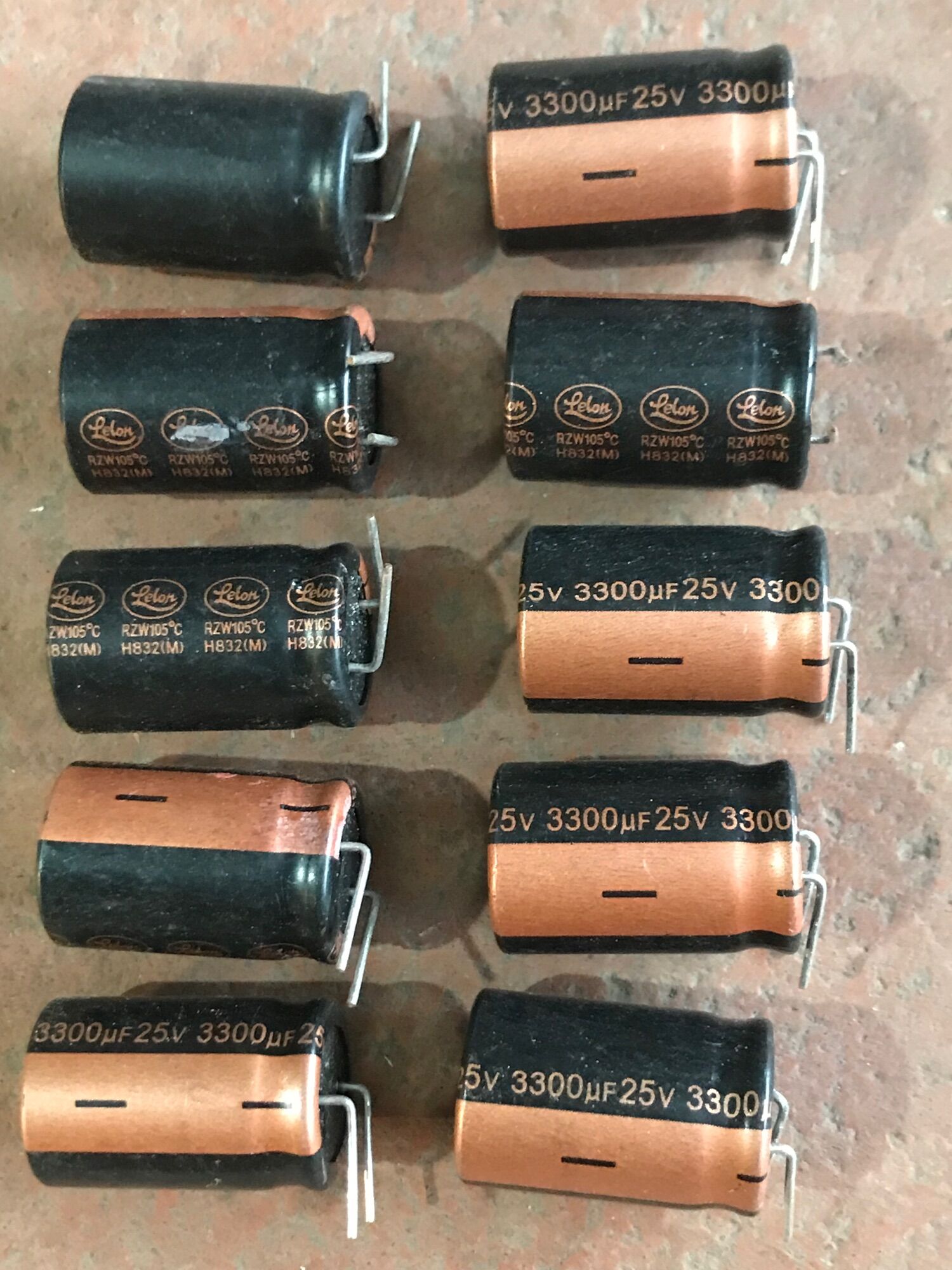 10 c Tụ hoá 3300 uf. 25 v ( combo 10 c )