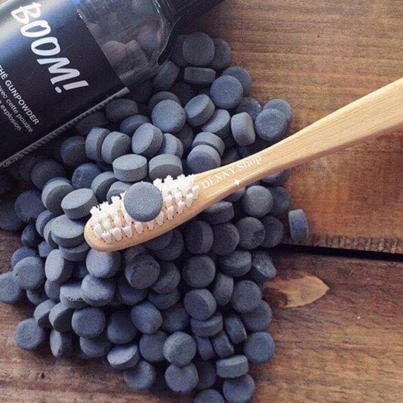 Viên đánh trắng răng của Lush Toothy Tabs