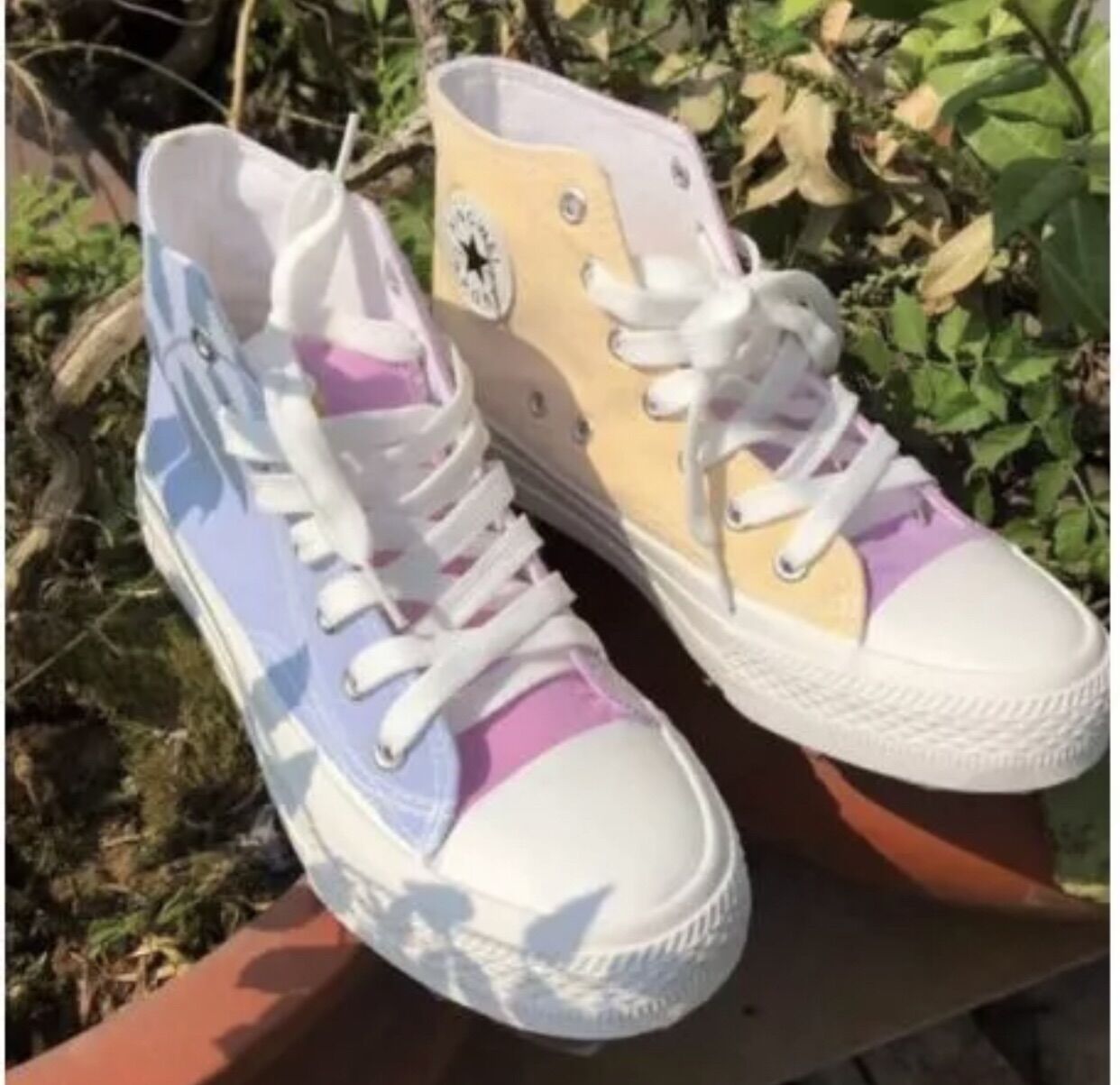 Giày sneaker đổi màu cực hot