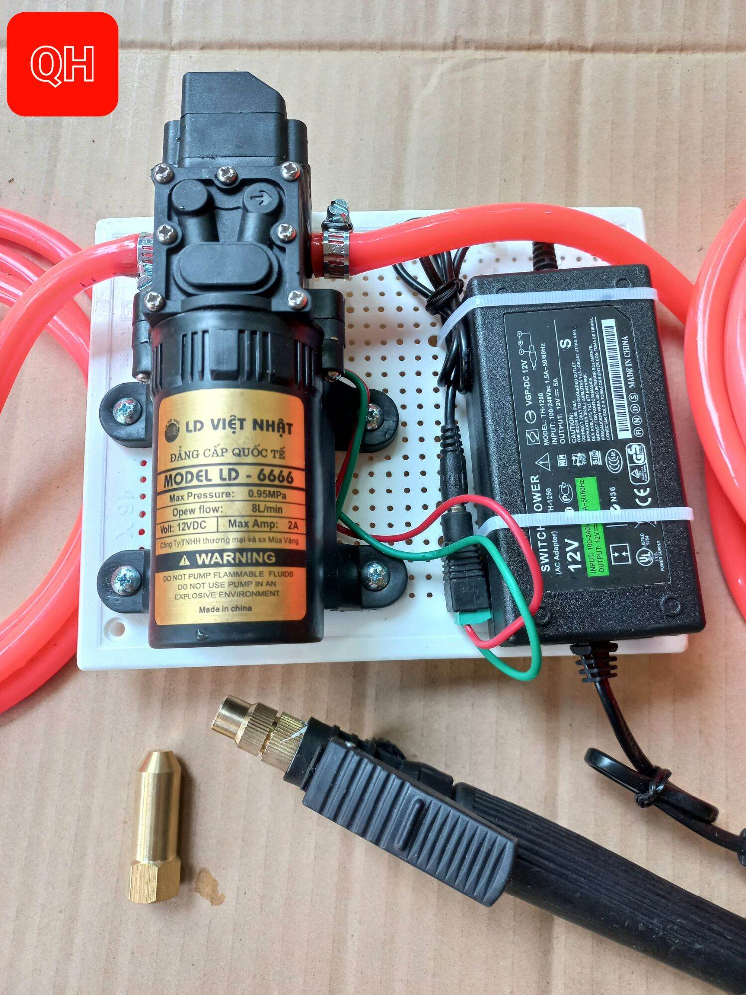 Máy rửa xe mini  - máy bơm nước mini 12V đa năng tiện dụng