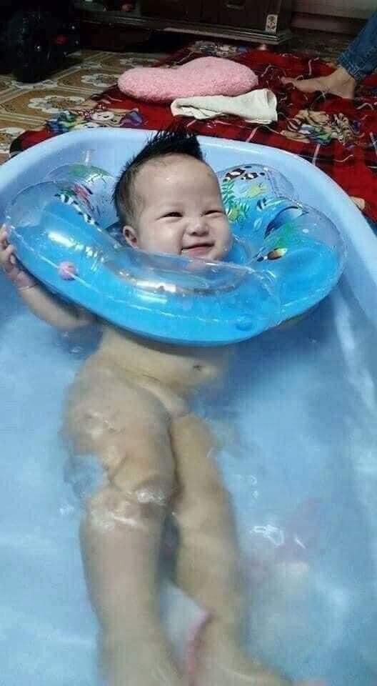 Phao đỡ cổ cho bé . Phao bơi cho bé