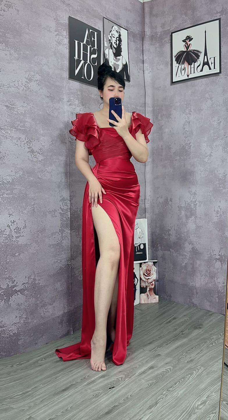 Đầm ôm xẻ tà phối voan cổ u