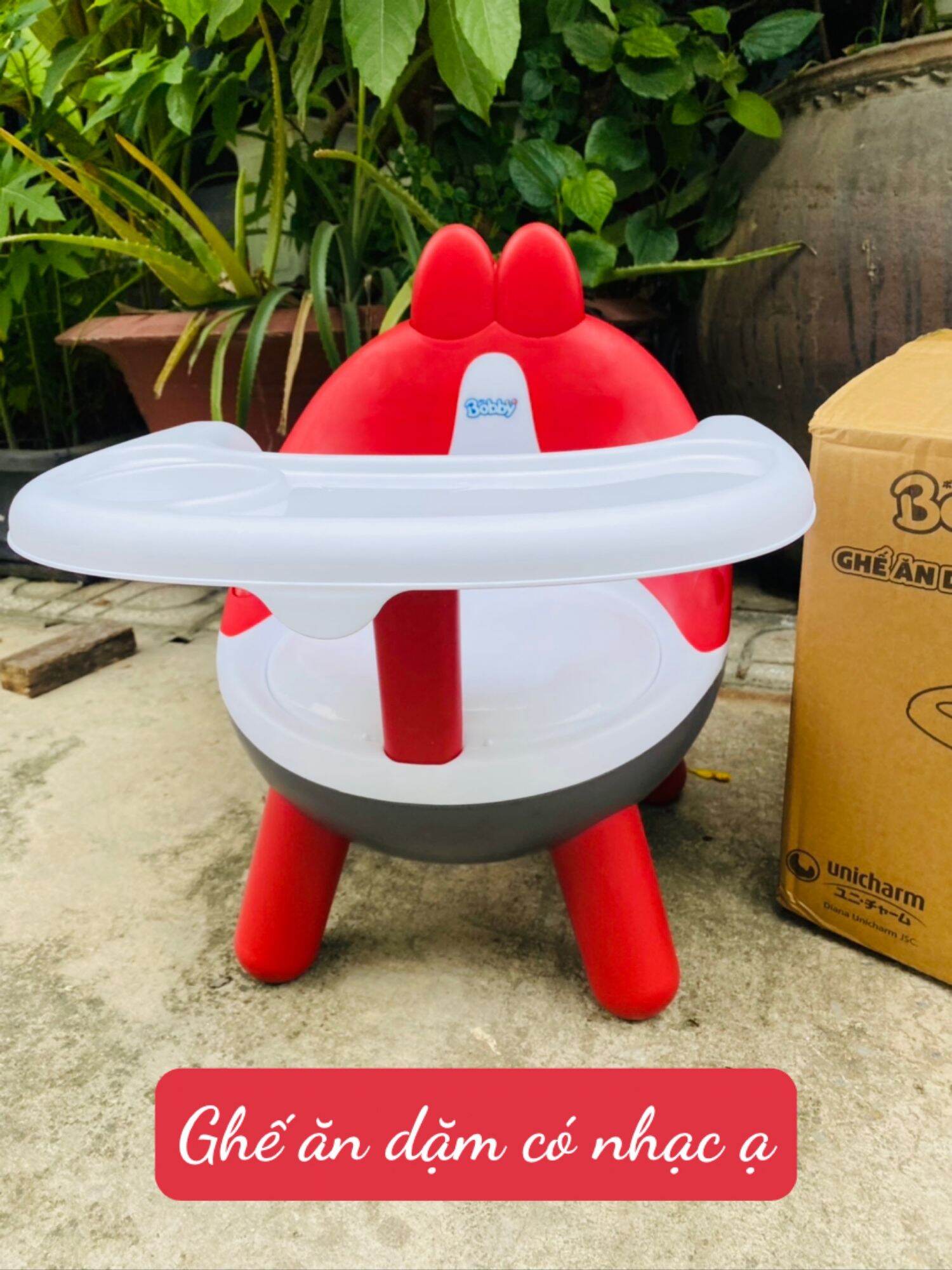 Ghế ăn dặm cho bé quà tặng từ bobby