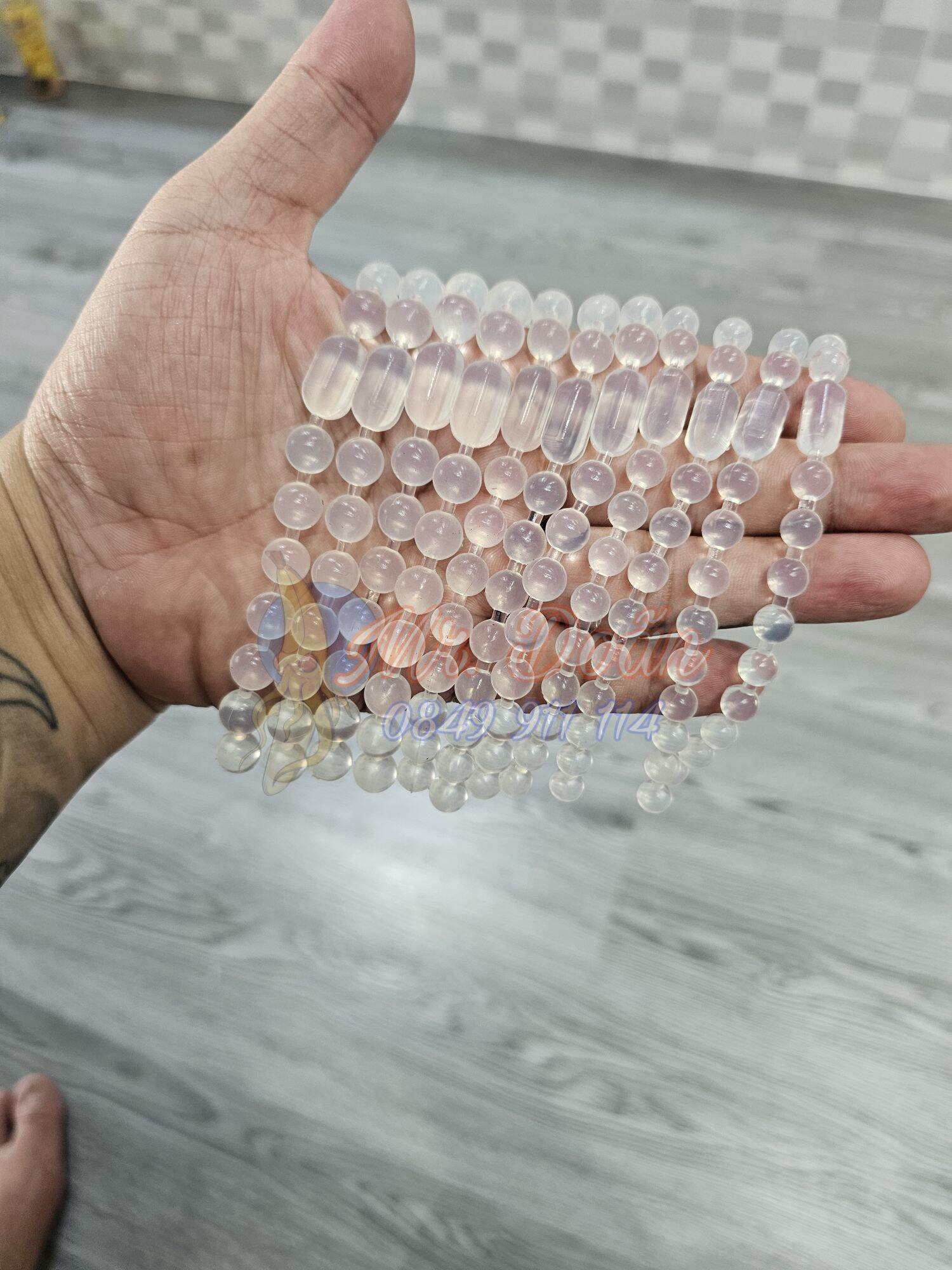 Chuỗi Silicon có Viên Lục Lăng Giữa