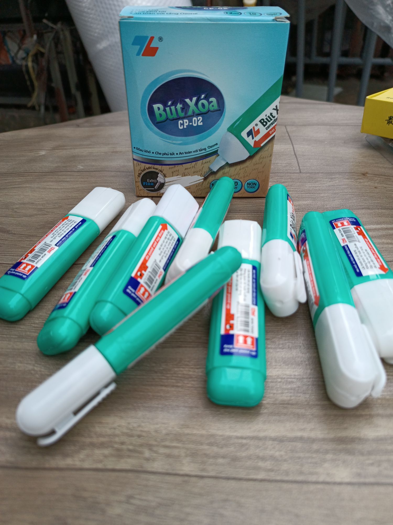 Bút Xóa nước TL ( CP-02) 1 cây