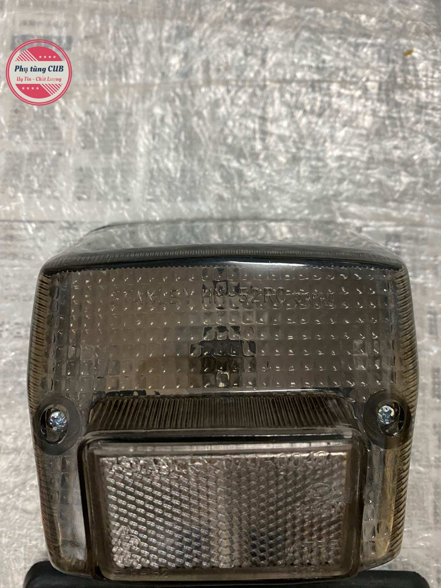 Đèn hậu cub 82-84-Dd chụp màu khói