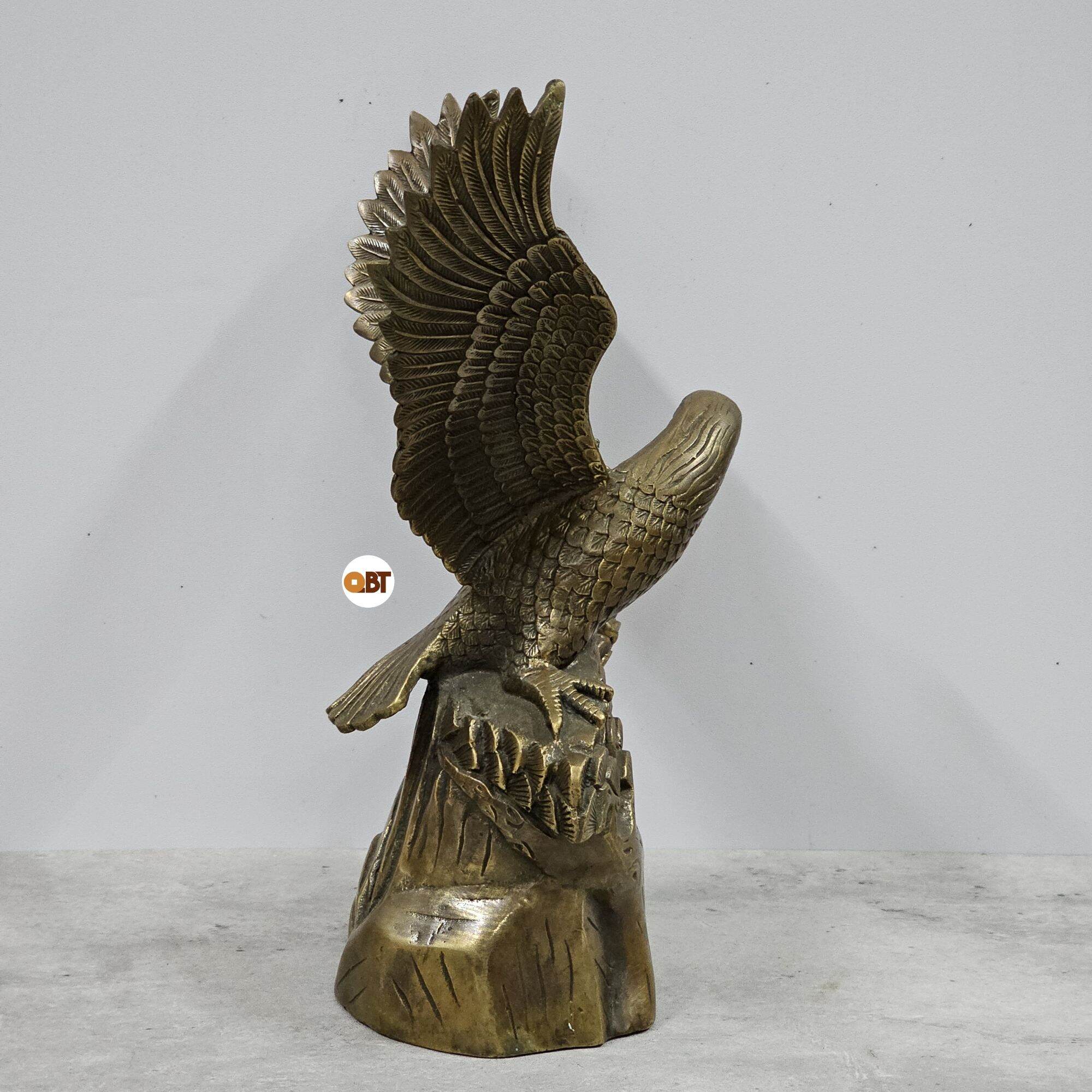 Chim đại bàng bằng đồng phong thuỷ