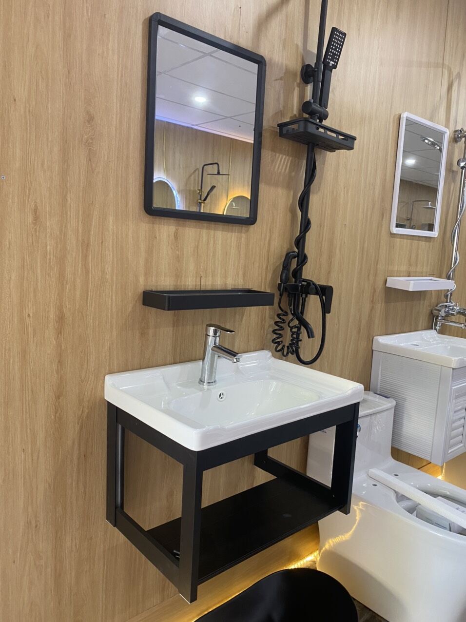 Lavabo tủ GMLT609 giá gốc 3700000đ.