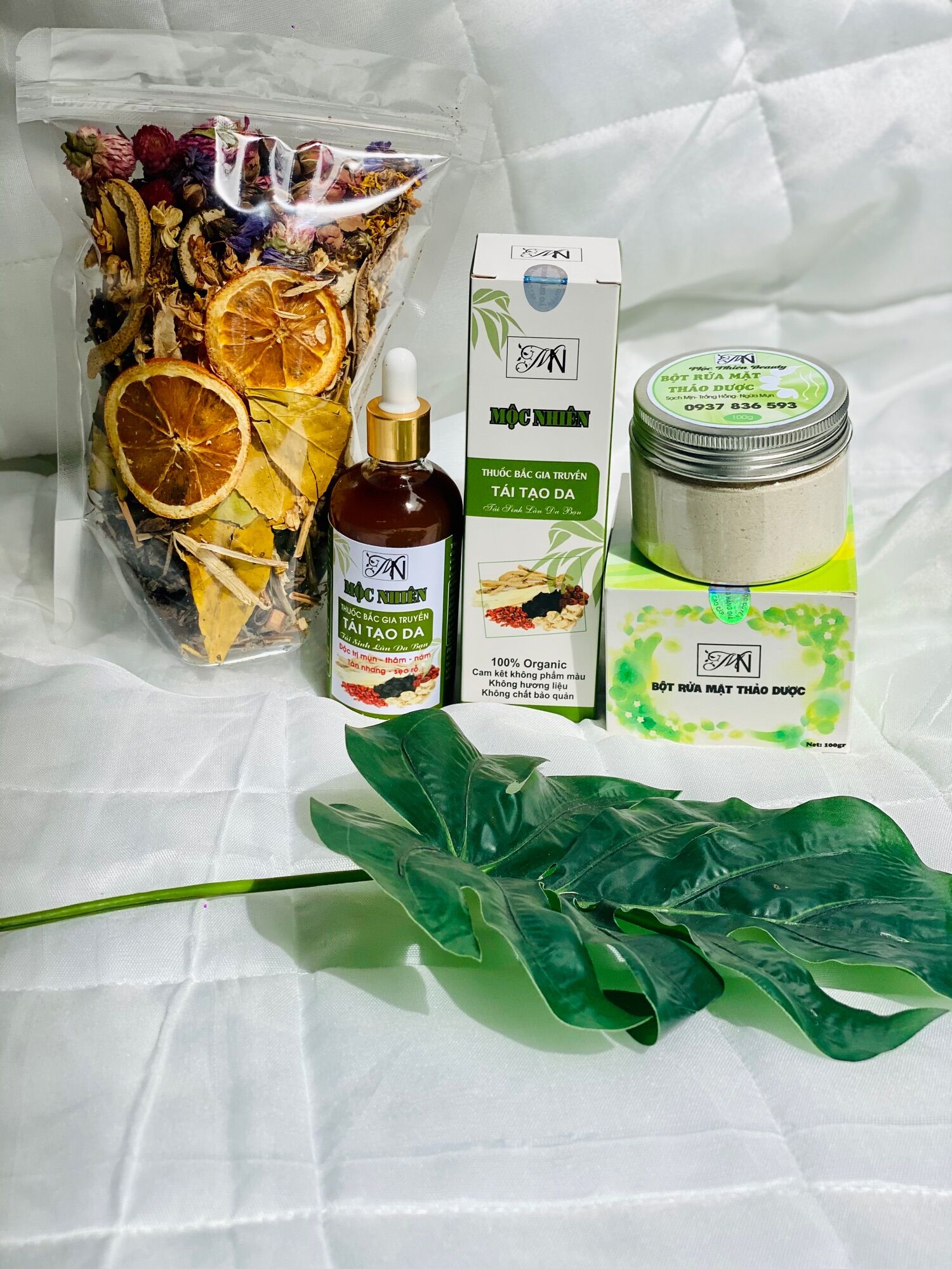 Combo 3 sp tái tạo da gồm 1 chai tái tạo + 1 bột rửa mặt cao cấp + 1 gói thảo dược xông mặt thượng hạng