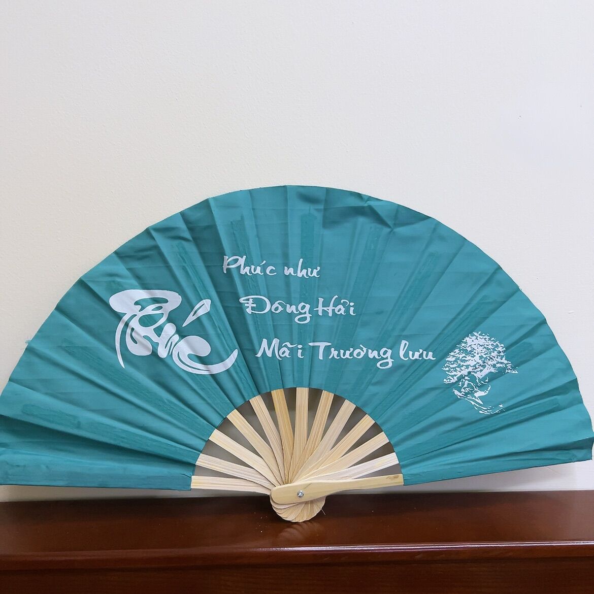 Quạt vải cầm tay vẽ thư pháp