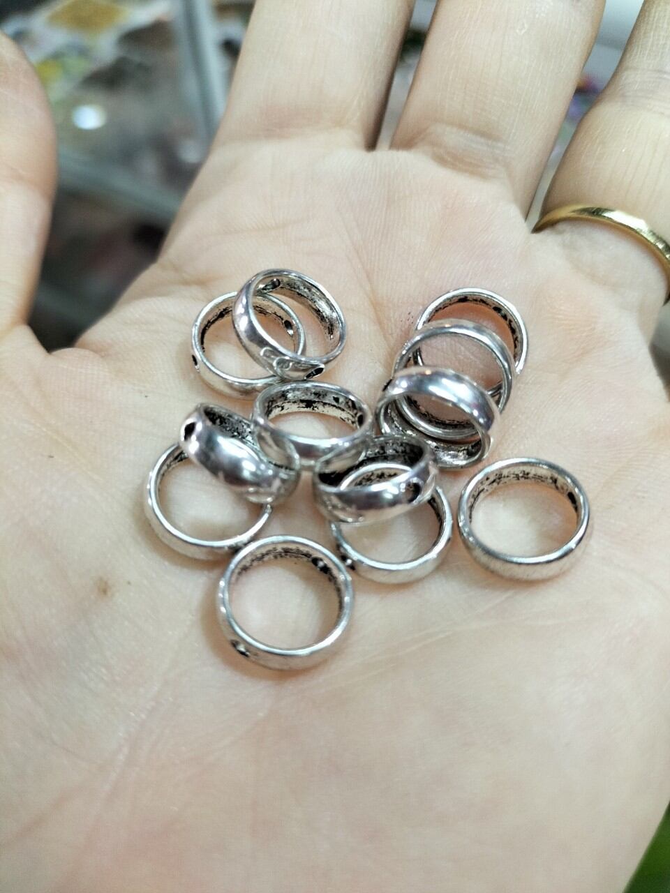 Charm bọc đá bọc hạt 8li hình tròn làm vòng