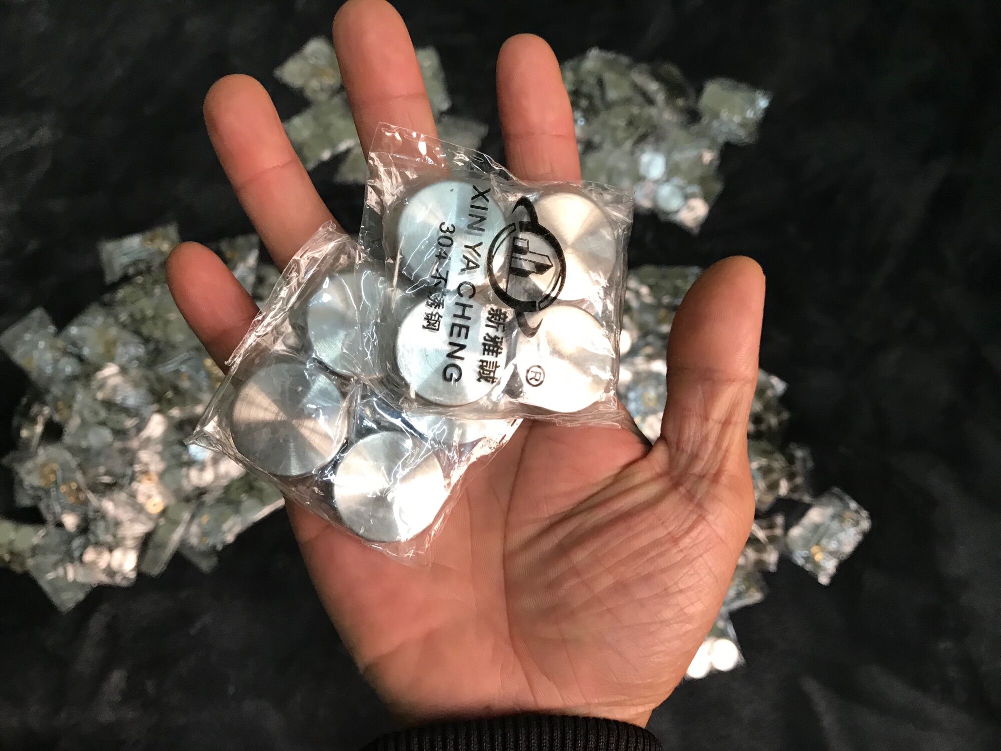 12 chiếc chụp chân vít inox mờ size 19mm