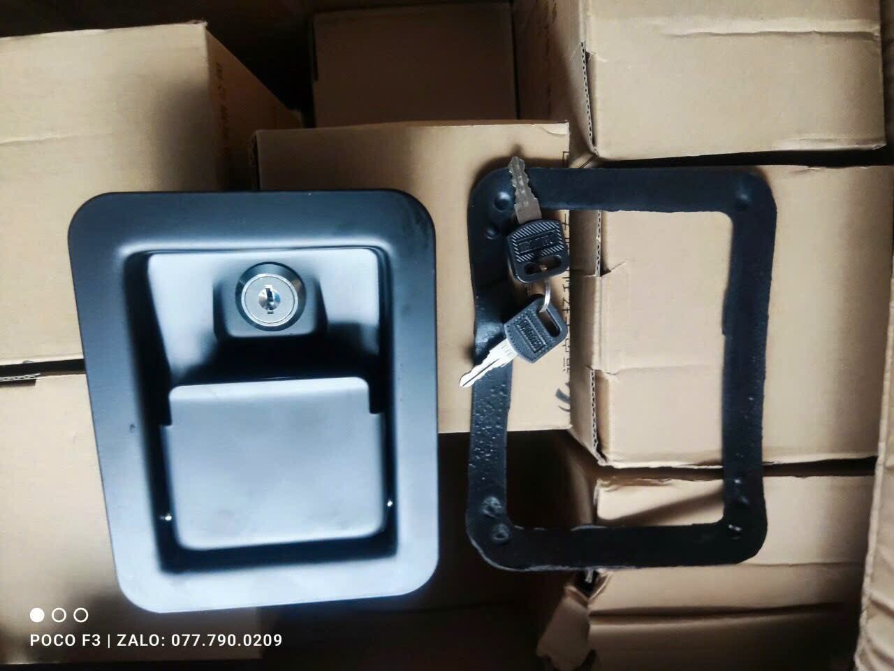 Tay cửa ,khóa cửa cho máy phát điện cách âm từ 10kw trở lên