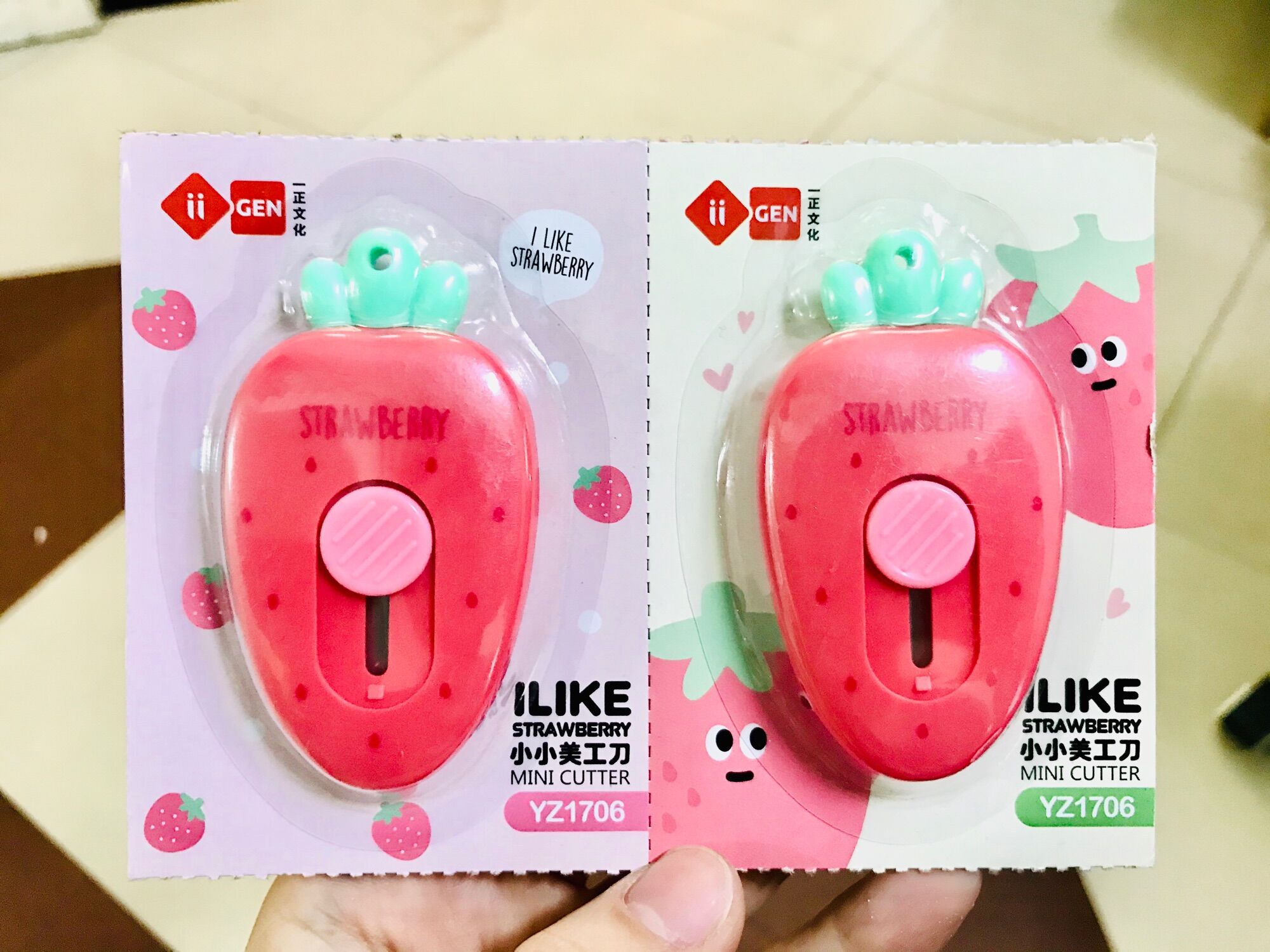 [HCM]Dao Rọc Giấy Trái Dâu Mini