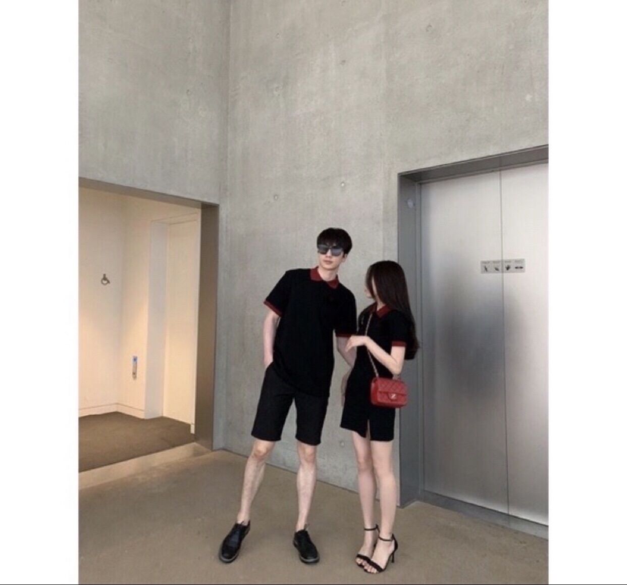 Áo váy thun đôi màu đen phối cổ đỏ, xẻ đùi (có big size)