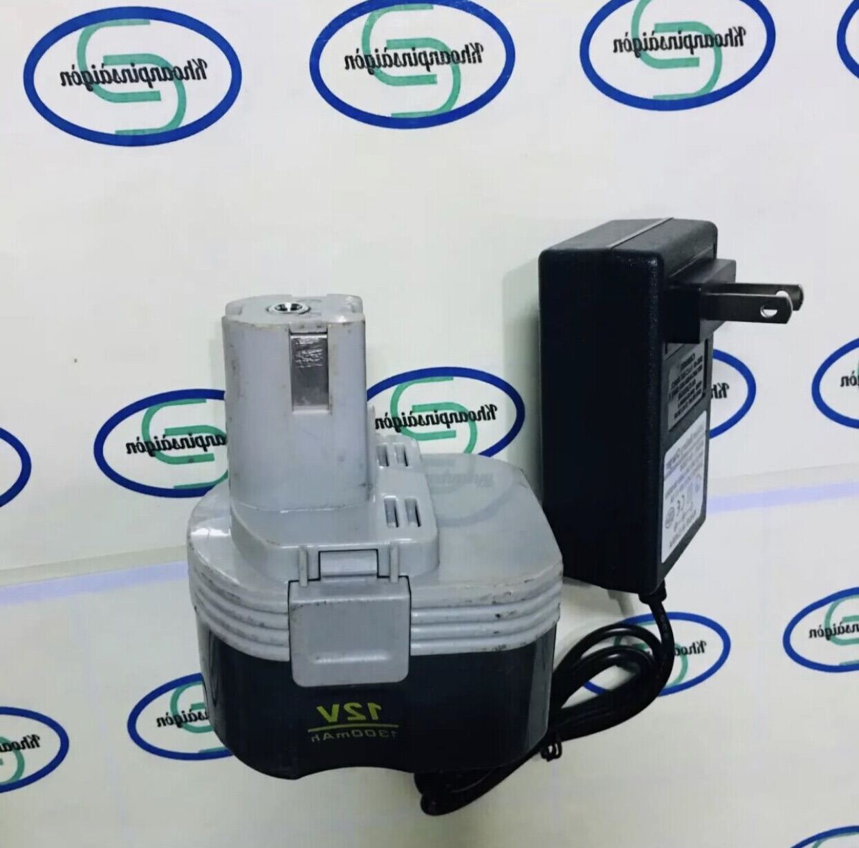 Pin máy khoan và bắn vít Ryobi 12vol kèm sạc dung lượng 4000mAh-5000mah( vỏ cũ)