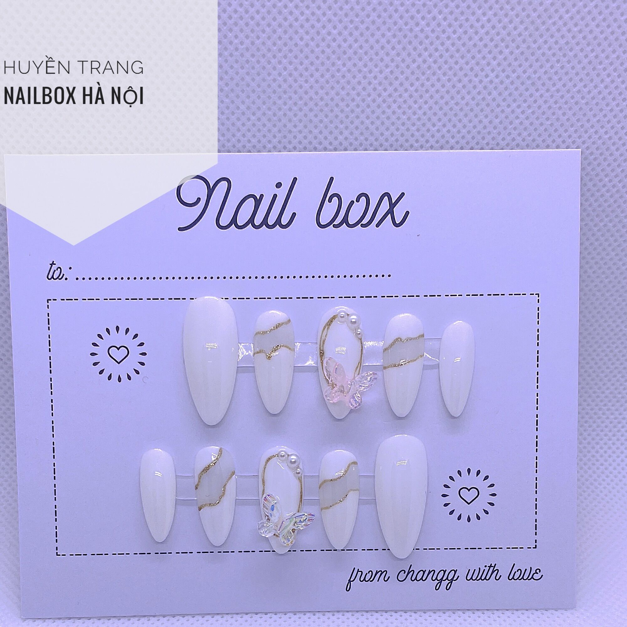 Nailbox thiết kế Huyền Trang charm bướm viền vàng lấp lánh mã b23