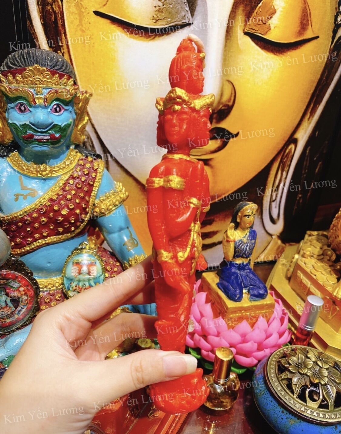 Four-Faced Buddha Candle at Wattraimit Temple, Thailand