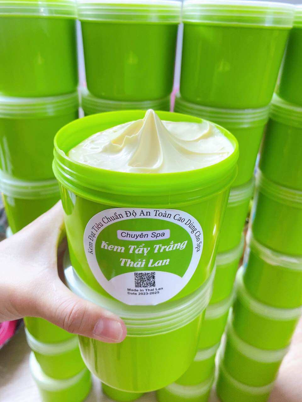 500gr Kem Body Tẩy Thái Lan ( tặng tắm trắng )
