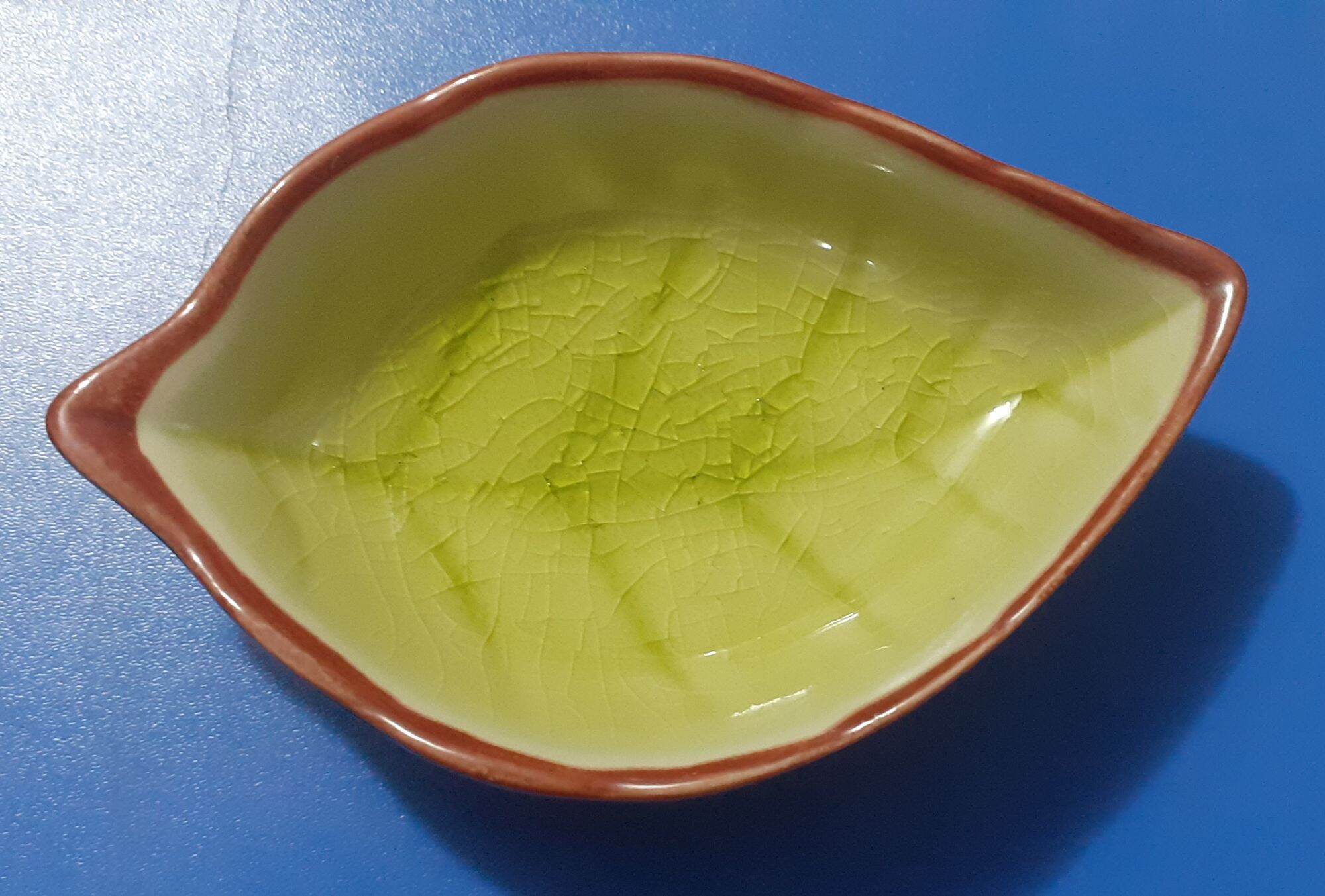Chén gốm sứ hình lá 11cm x3cm