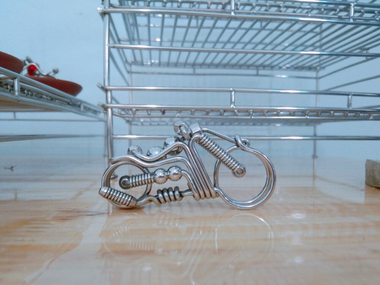 Móc khóa làm thủ công hình xe máy mẫu cầu kì inox 304