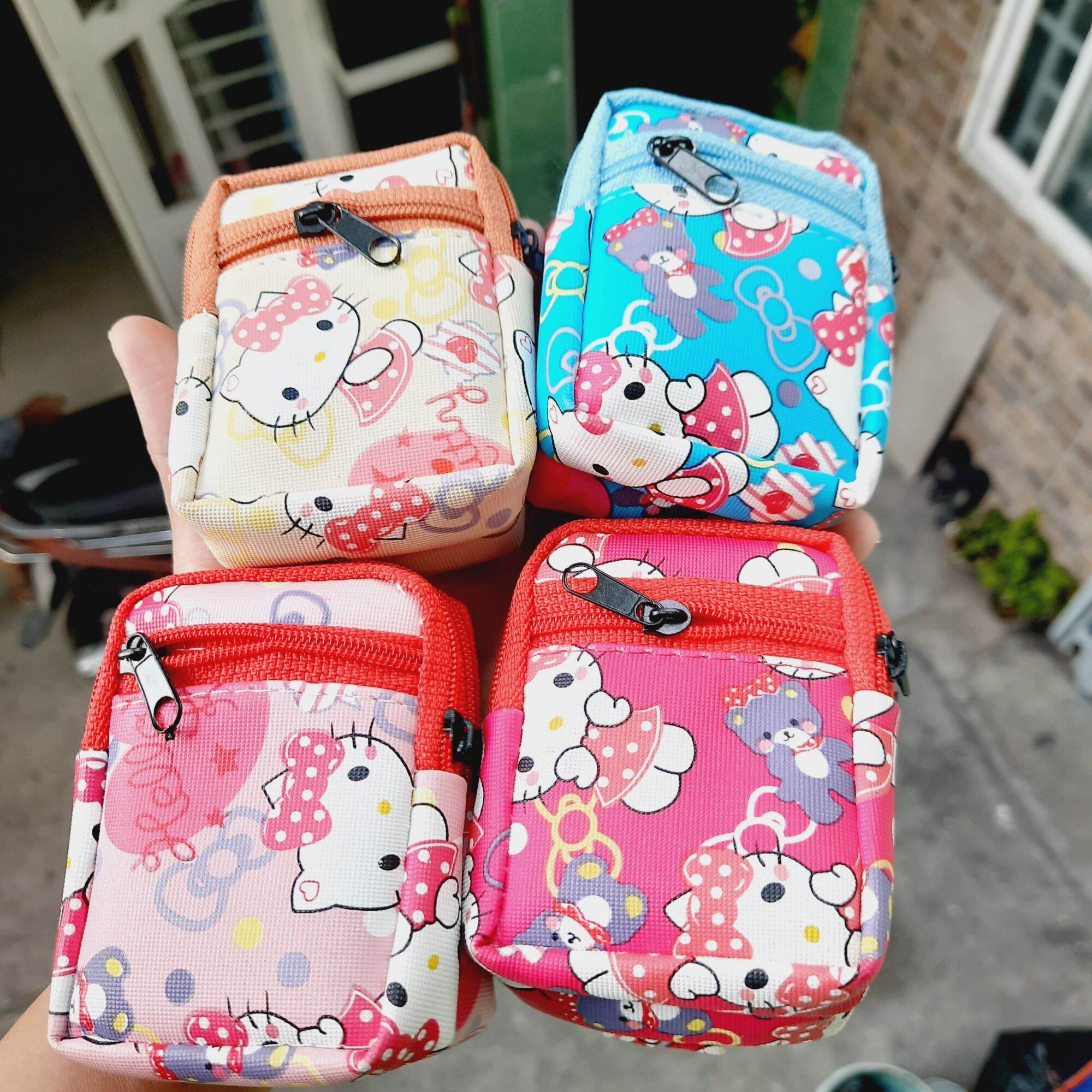 Móc khóa balô hình kitty có 3 ngăn đựng ( 8×7cm)